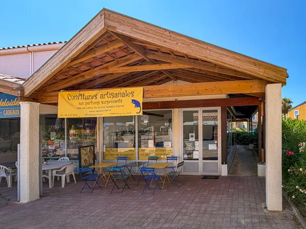 Proche mer et port, local commercial divisible (rentabilité
