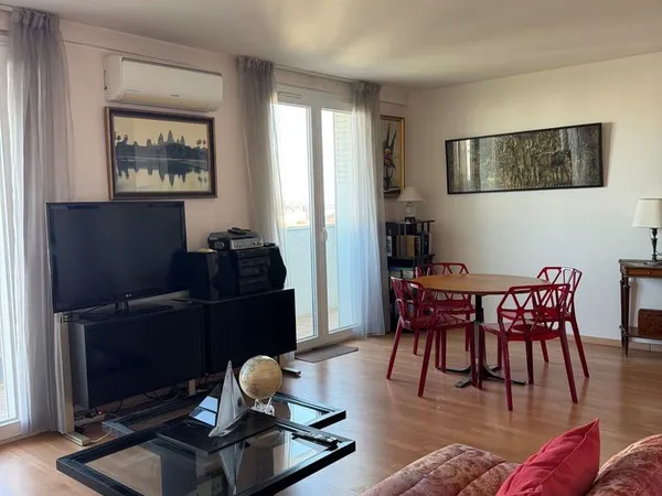 T3 gd sejour, 2 balcons, placards, clim, parking, résidence