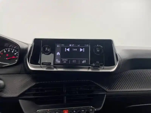 Peugeot 208 puretech 75 s&amp;s bvm5 — photo 50