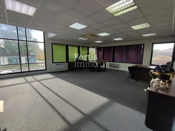 SERRIS - 77 - MURS - BUREAUX 85 M²