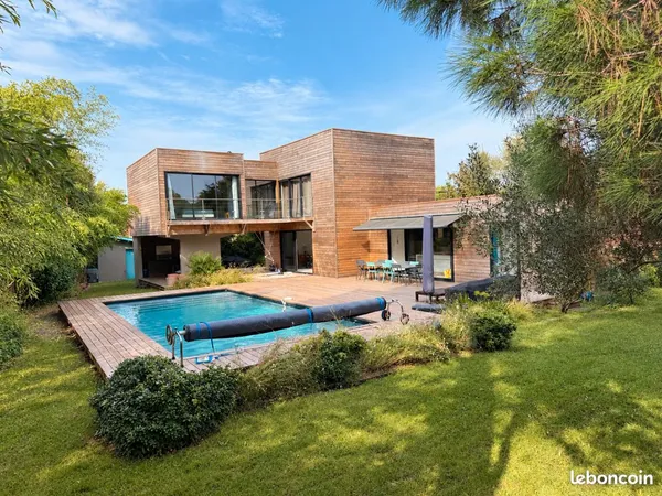 Magnifique Villa d'architecte 247 m2 : 6 Chambres, Piscine, Climatisation à Lège Cap Ferret bourg