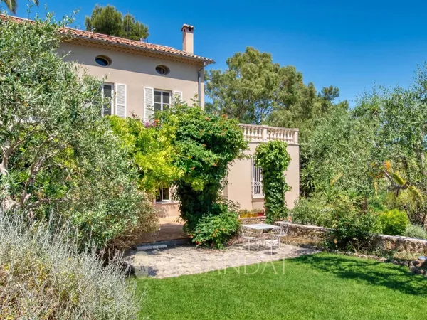 Maison 7 pièces 277 m²