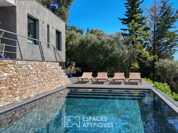 Maison d'architecte avec vue mer
