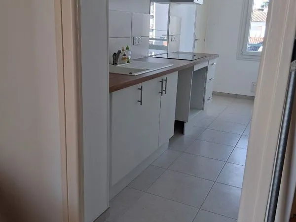 À LOUER - Bel appartement entièrement rénové, prêt à vous accueillir