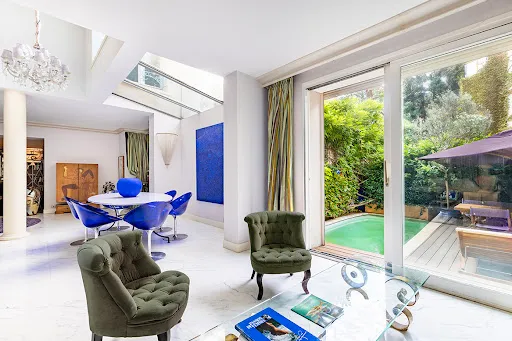 Maison 7 pièces 334 m²