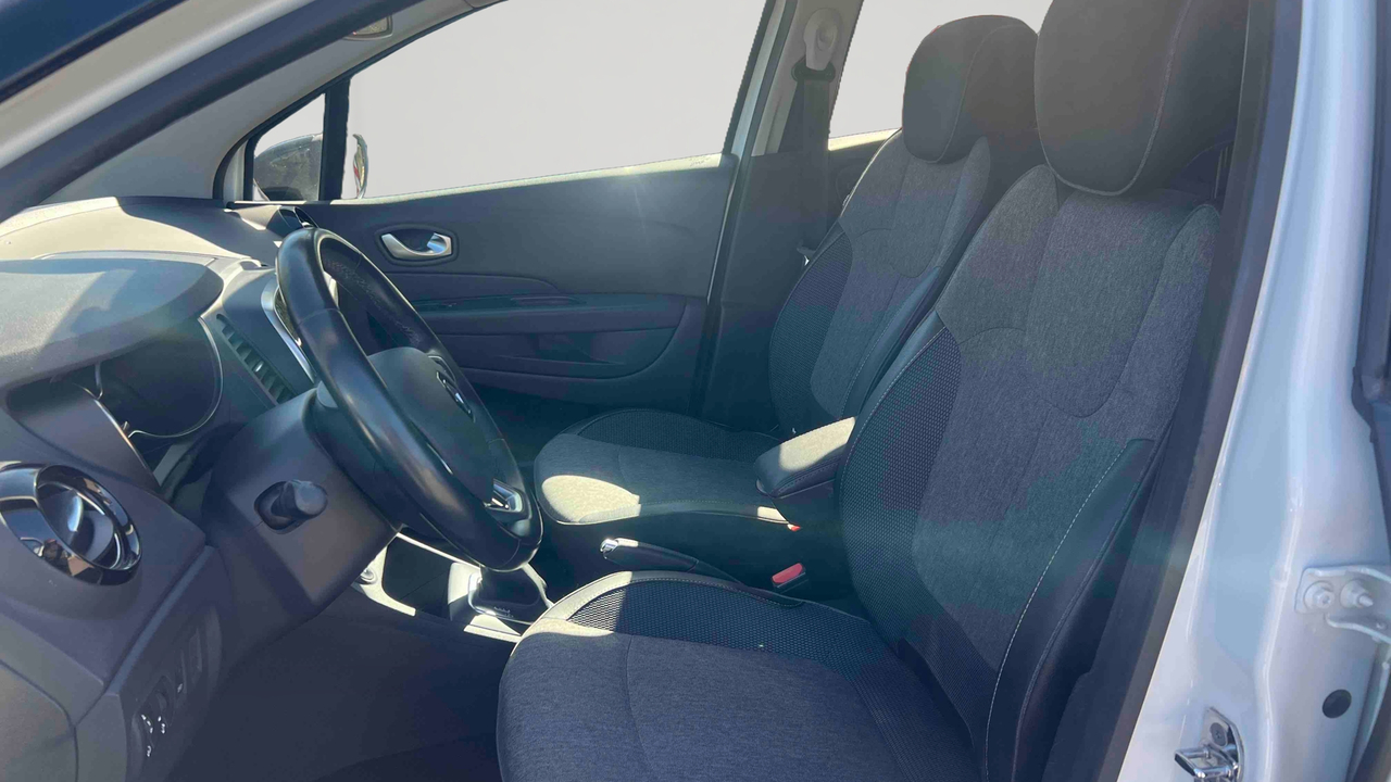 Renault Captur TCe 150 FAP EDC — photo 11