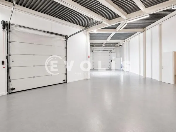 Local d'activité 772 m²
