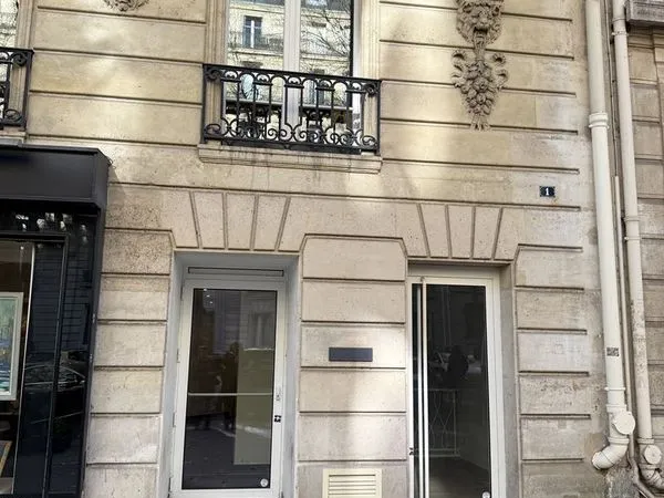 Local commercial 21 m² PARIS 08