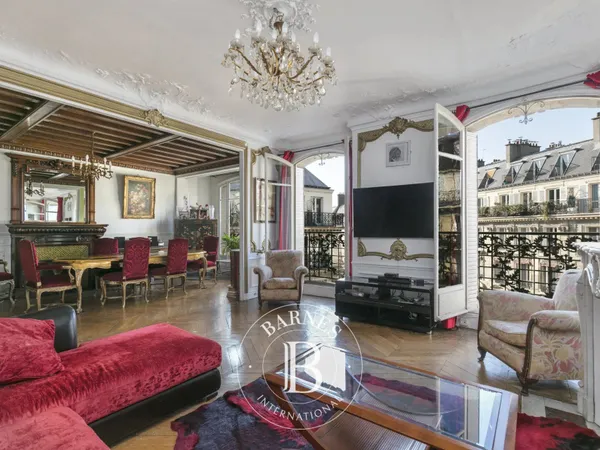 EXCLUSIVITE - OFF MARKET - PARIS 9EME - ROCHECHOUART / MAUBEUGE - ETAGE ELEVE - ASC - 4 CH - BALCONN