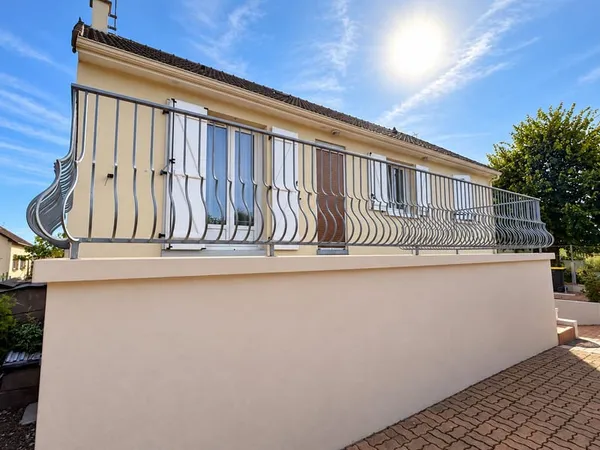LA BAZOGE PAVILLON SUR SOUS-SOL COMPLET 5 CHAMBRES TER