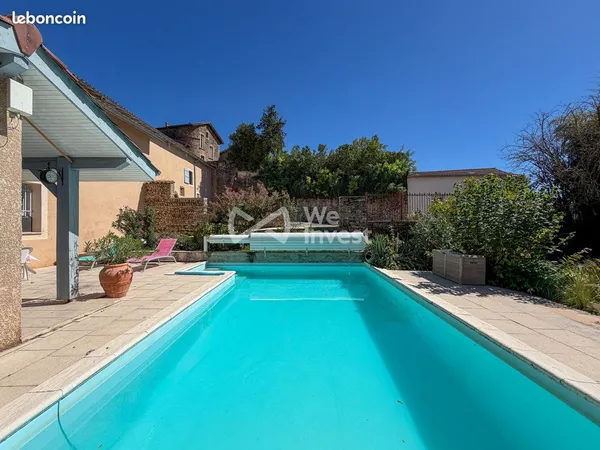 Propriété 5 pièces 210 m²