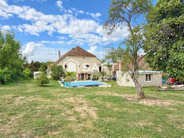 Maison en pierre, appartement et grand terrain au calme, à quelques minutes de Poligny.