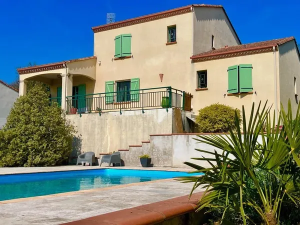 Maison 4 ch./1 bureau, piscine et garage