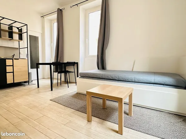 Studio meublé - 20m² - Écusson - 1er étage