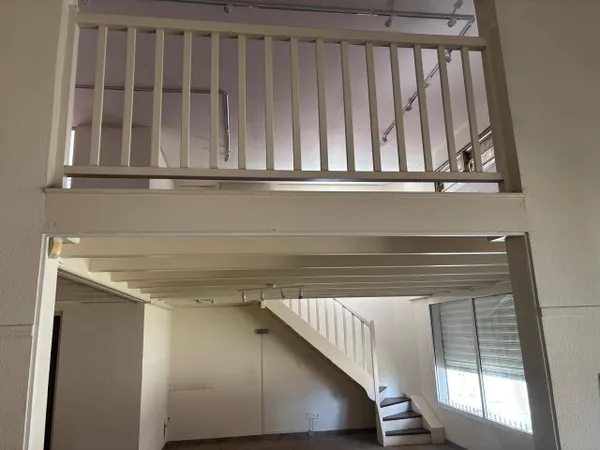 Bureau 1 pièce 98 m²