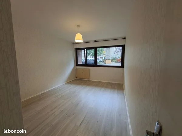 Beau studio 26 m2 - Hyper centre de Besancon avec parking collecif