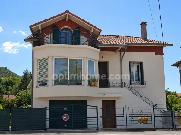 A Vendre : Élégante demeure des années 30 avec piscine, deux logements