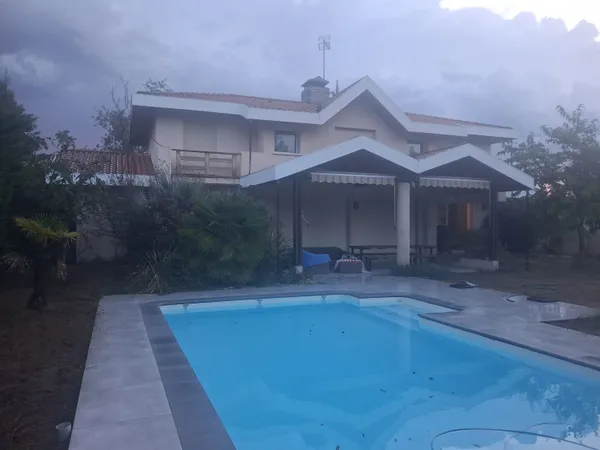 Vends maison avec jardin