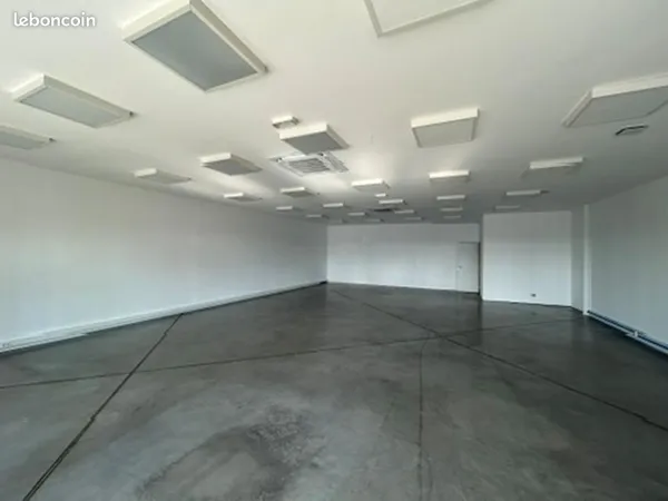 Local commercial 135 m²