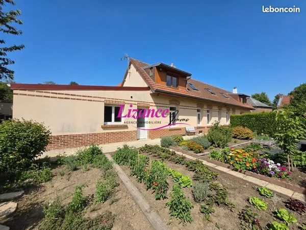 Longère 8 pièces 170 m²