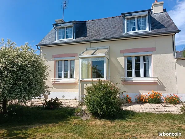 Maison 3 chambres avec jardin clos et garage à Motreff (29270)