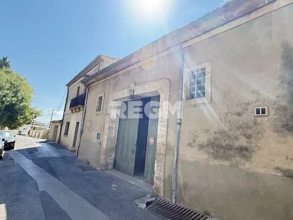 Remise de 138 m2 au sol Un beau potentiel pour un futur lo