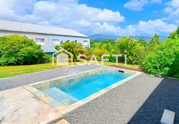 MAGNIFIQUE VILLA TRADITIONELLE AVEC PISCINE AU LAMENTIN