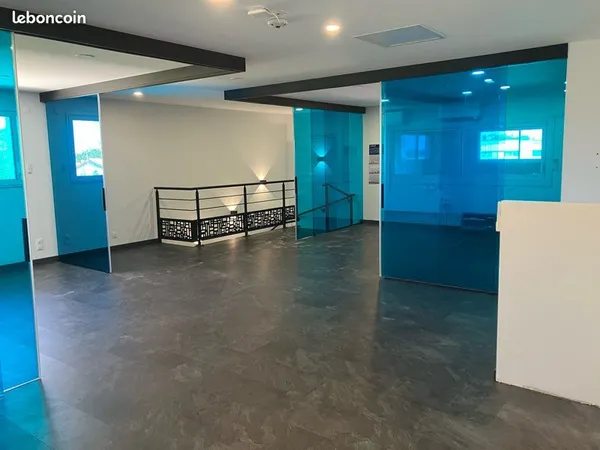 Local bureaux et entrepot