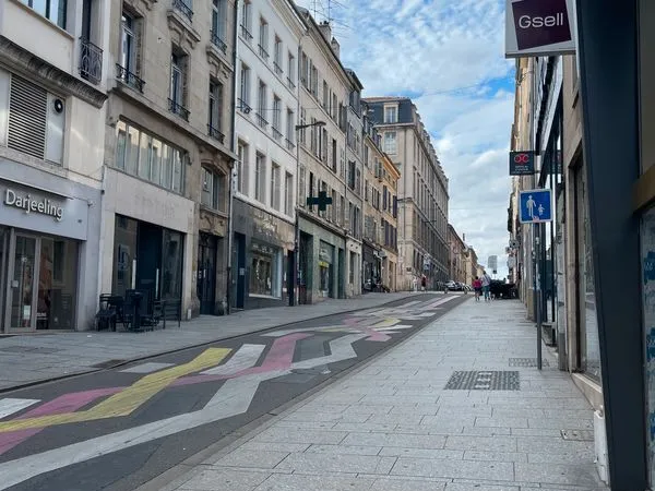 Nancy centre, Surface commerciale avec vitrine, rue piétonne