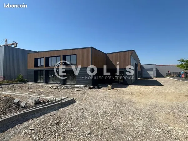 Local d'activité 1 101 m²