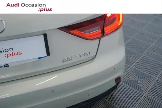 Audi A1 25 tfsi 95 ch bvm5 advanced — photo 10