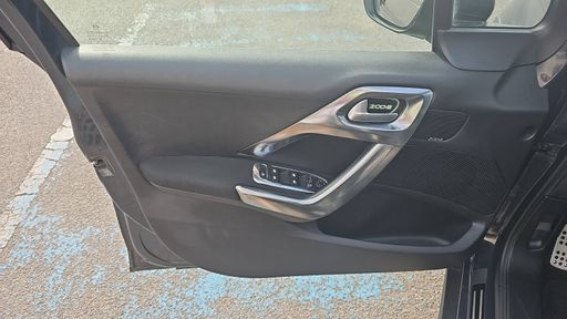 Peugeot 2008 1.2 PureTech 82 EAT6 - Active – 2017 – 151891 km – Essence – Boîte Automatique — photo 42