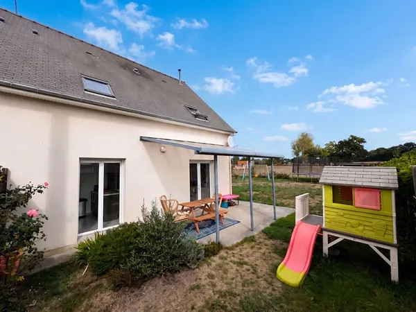 A LOUER - BAGUER PICAN - MAISON T4 - 3 CHAMBRES - JARDIN 600 m² - TERRASSE - BUANDERIE