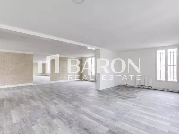 Local commercial 300 m²