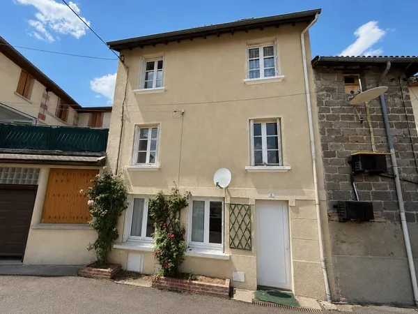 Maison de village avec cour proche commerces