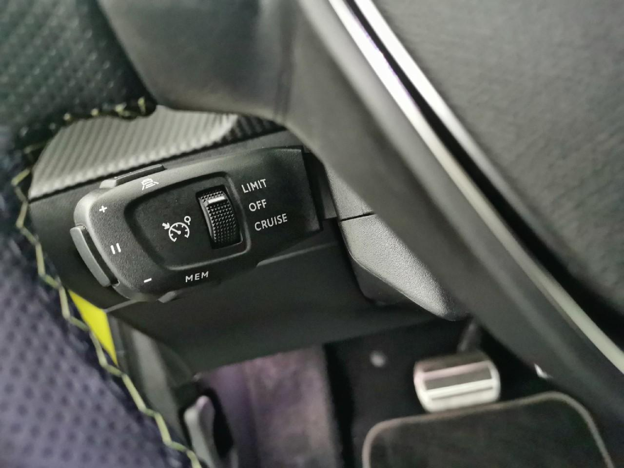 Peugeot 208 hybrid 136 e-dcs6 gt — photo 19