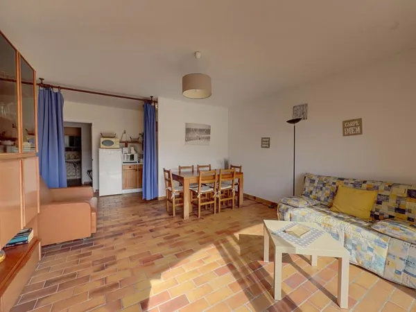 Le Brusc - appartement T2 proche du port avec vue mer