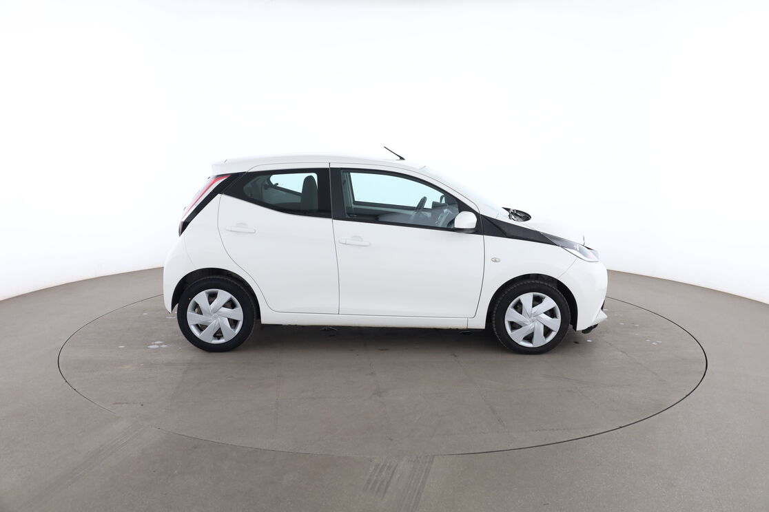 Toyota Aygo 1.0 VVT-i X-Play X-Shift — photo 6