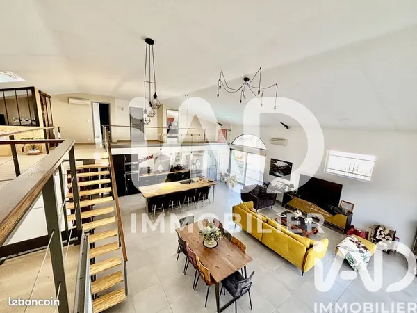 Maison 8 pièces 239 m²