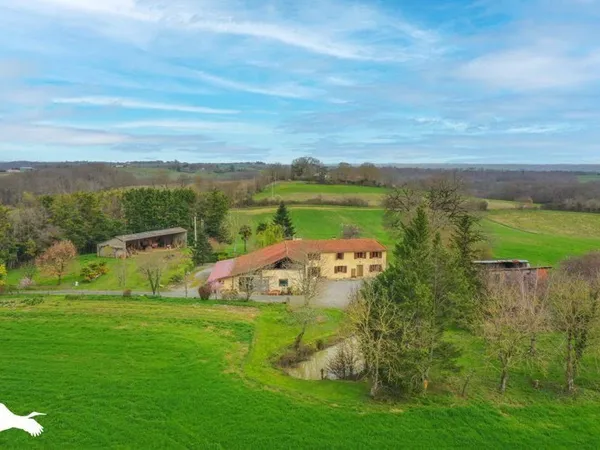 Maison 10 pièces 273 m²