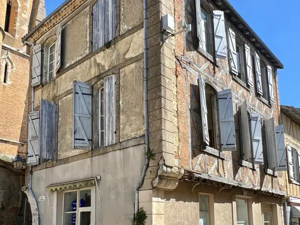 IMMEUBLE PLACE DE LA CATHEDRALE