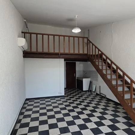 Studio atypique 37 m² en campagne — Mezzanine, parking, cave & clim — Pourrières