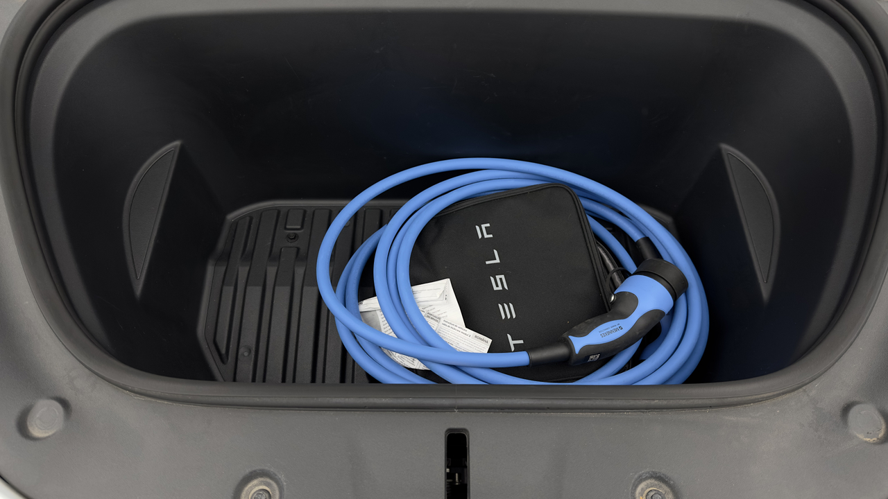 Tesla MODEL Y Standard RWD — photo 32