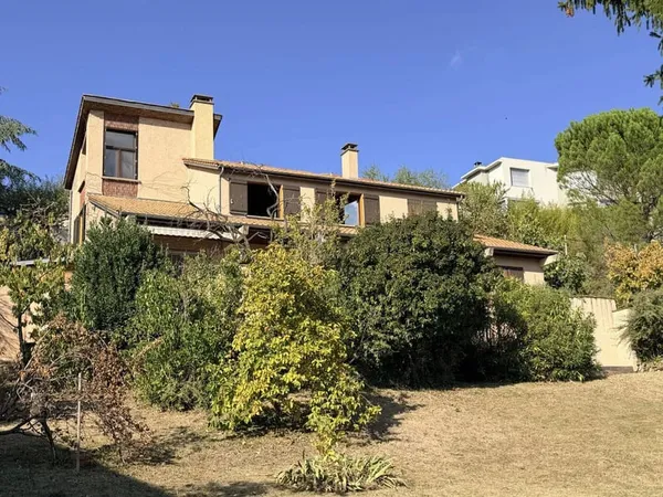 Maison 14 pièces 240 m²
