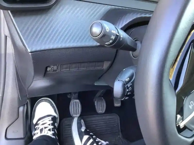 Peugeot 208 puretech 75 s&amp;s bvm5 — photo 15