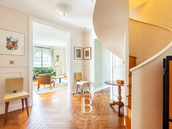 Le service location saisonnière de la maison BARNES vous présente ce bien :