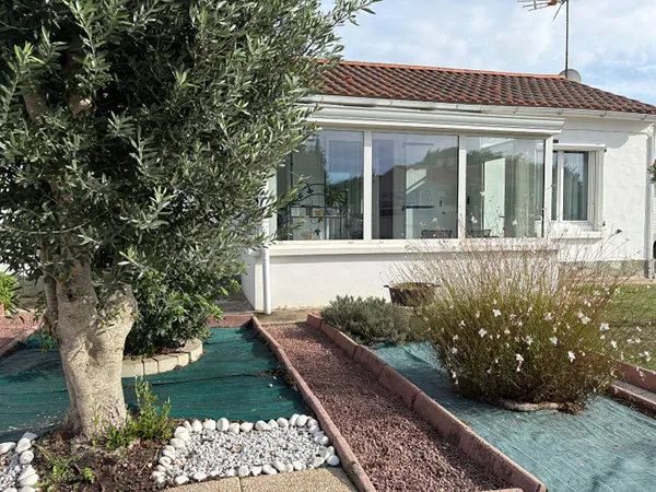 Centre bourg de Saint Hilaire De Riez maison 2 ch de 84 m2 + garage de 27 m2
