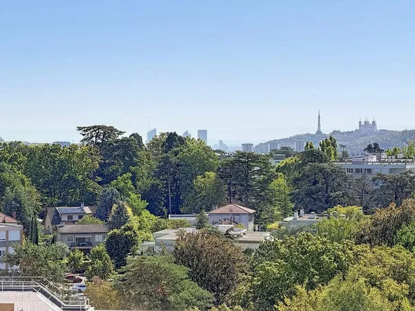 T5 100 M2 AU DERNIER ETAGE AVEC CAVE ET PARKING