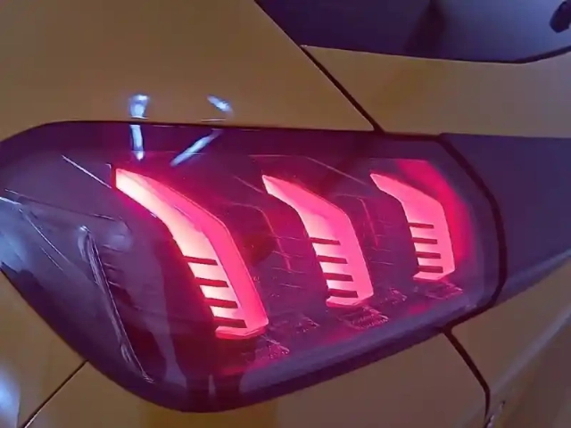 Peugeot 208 puretech 100 s&amp;s bvm6 — photo 80
