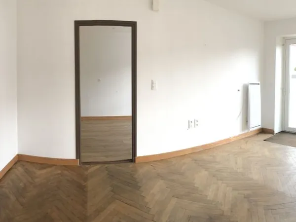 LOCAL COMMERCIAL 50 m² - CENTRE-VILLE DE SAINT-FLORINE
